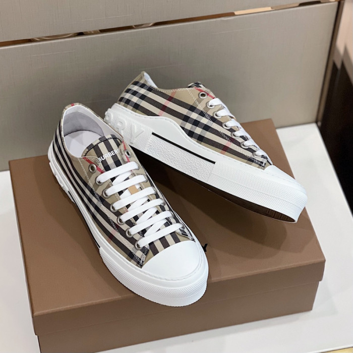 burber*y sneakers b000013