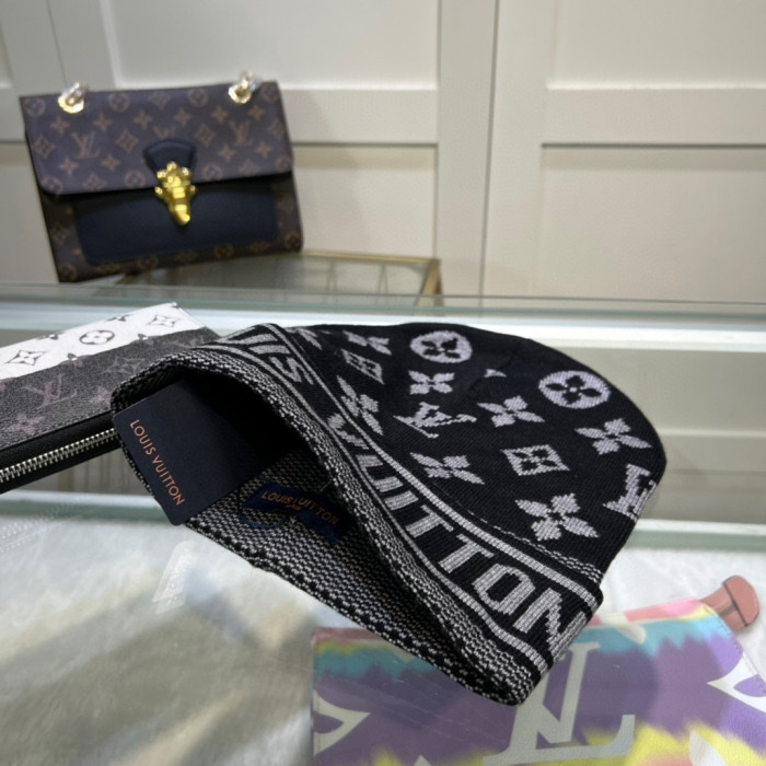 LV hat61
