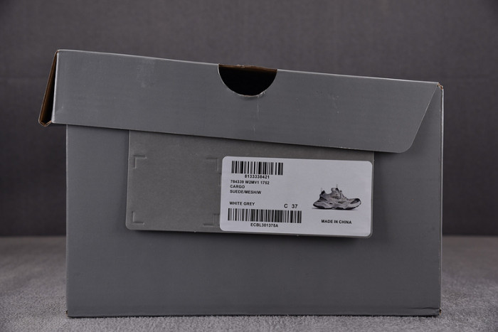 sneaker cargo