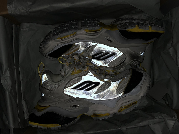 sneaker cargo