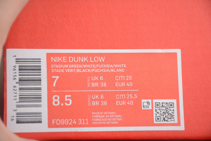nike dunk low stadium green fuchsia fd9924-311