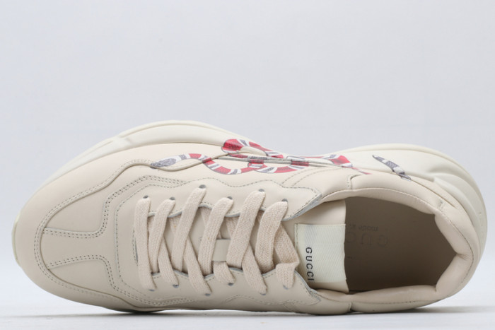 G*u*i* trainer sneaker23