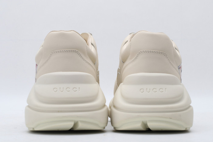 G*u*i* trainer sneaker23