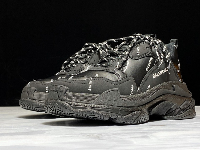 triples trainer sneakers letters 2000015