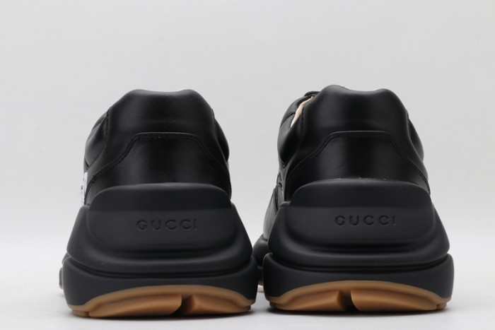 G*u*i* trainer sneaker35