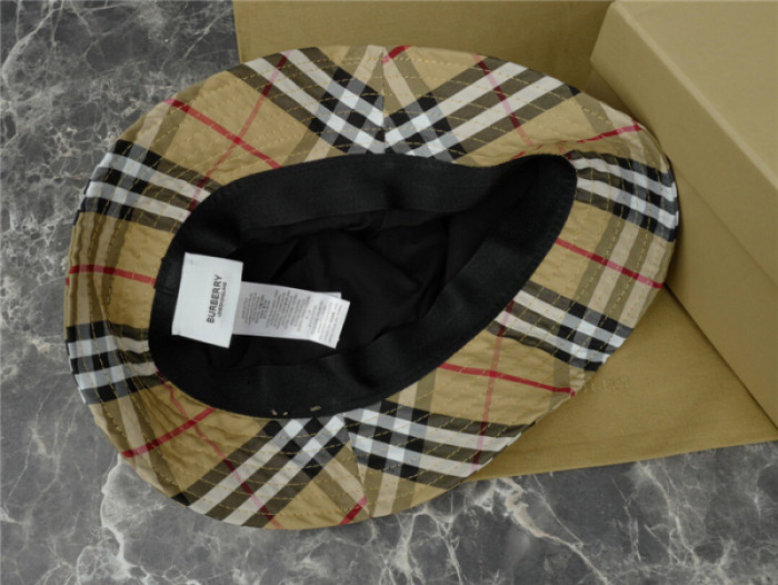Burber*y CAP67