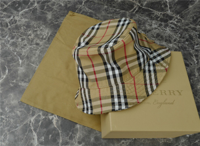Burber*y CAP67