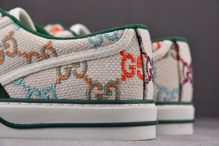 G*u*i* trainer sneaker98