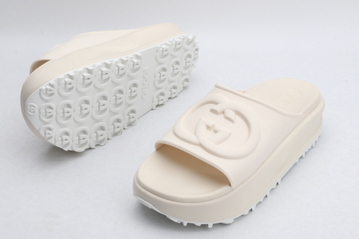 G*u*i* sandal104